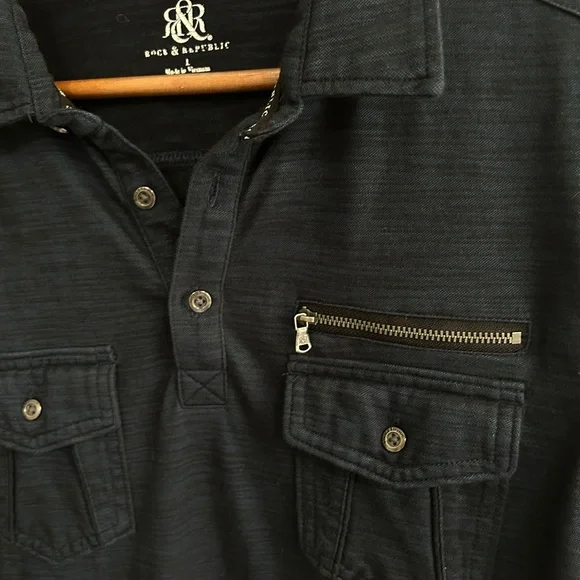 EUC size Large Men’s Rock & Republic navy polo shirt.Love the pockets & detail - Picture 2 of 8